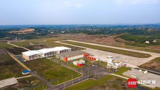 首現(xiàn)有人機(jī)與無人機(jī)同場(chǎng)飛行 自貢航空產(chǎn)業(yè)園即將上演“飛行秀”