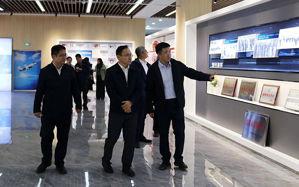 中國(guó)鋼研黨委副書(shū)記、總經(jīng)理高宏斌一行 到航產(chǎn)集團(tuán)調(diào)研